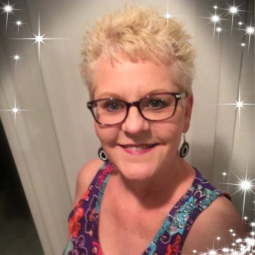 Meet your Posher, Lora
